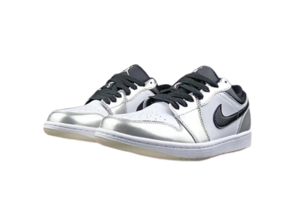 ⁦נעלי נייק-NIKE AIR JORDAN 1 LOW -SILVER-BLACK-WHITE⁩ – תמונה ⁦2⁩