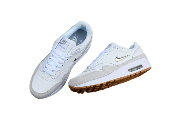 ⁦נעלי נייק-NIKE AIR MAX 2020-CREAM-GOLD LOGO⁩ – תמונה ⁦3⁩