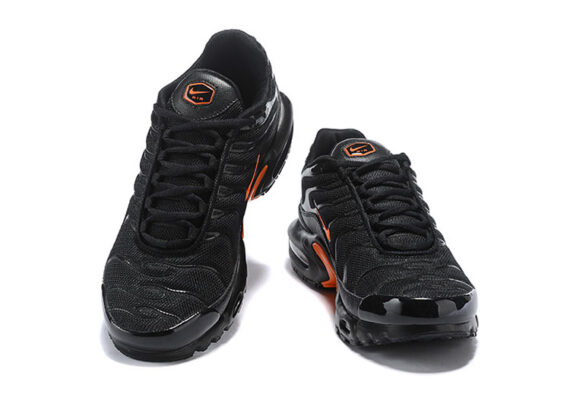 ⁦נעלי נייק-NIKE AIR MAX PLUS TN-BLACK-ORANGE LOGO⁩ – תמונה ⁦3⁩