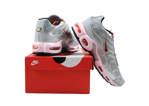 ⁦נעלי נייק-NIKE AIR MAX PLUS TN-LIGHT GRAY⁩ – תמונה ⁦3⁩