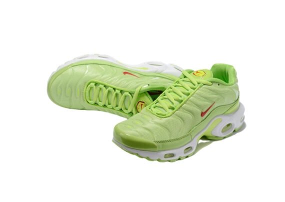 ⁦נעלי נייק-NIKE AIR MAX PLUS TN-LIGHT GREEN⁩ – תמונה ⁦2⁩