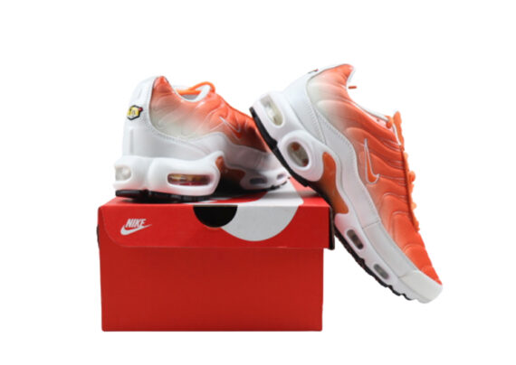 ⁦נעלי נייק-NIKE AIR MAX PLUS TN-WHITE ORANGE⁩ – תמונה ⁦3⁩