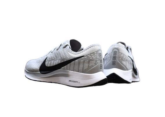 ⁦נעלי נייק-NIKE AIR ZOOM PEGASUS 36 - Light Gray & Black Logo⁩ – תמונה ⁦4⁩