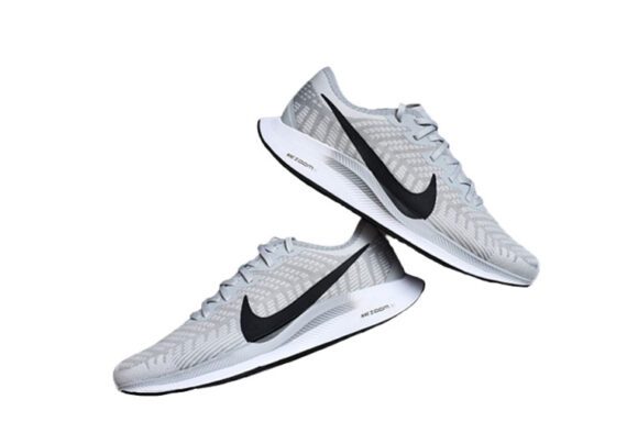 ⁦נעלי נייק-NIKE AIR ZOOM PEGASUS 36 - Light Gray & Black Logo⁩ – תמונה ⁦5⁩