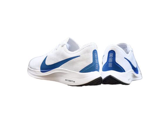 ⁦נעלי נייק-NIKE AIR ZOOM PEGASUS 36 - White & Blue Logo⁩ – תמונה ⁦4⁩