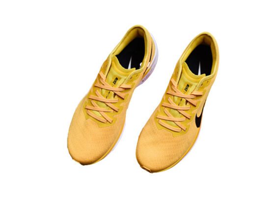 ⁦נעלי נייק-NIKE AIR ZOOM PEGASUS 36 - Yellow & Black Logo⁩ – תמונה ⁦6⁩