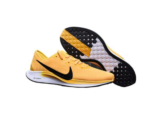 ⁦נעלי נייק-NIKE AIR ZOOM PEGASUS 36 - Yellow & Black Logo⁩ – תמונה ⁦2⁩