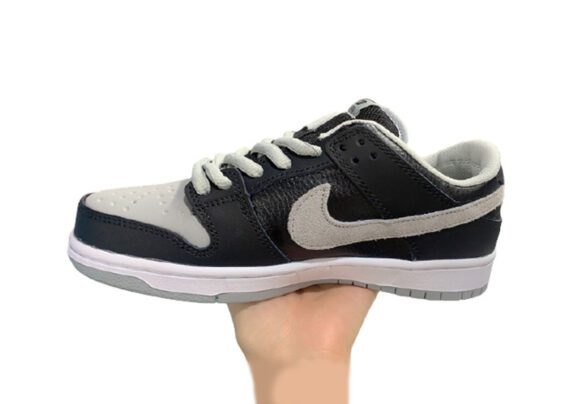 נעליי נייק-NIKE SB DUNK LOW PRO QS - Black & Light Gray