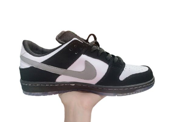 ⁦נעליי נייק-NIKE SB DUNK LOW PRO QS - Black & White⁩ – תמונה ⁦2⁩