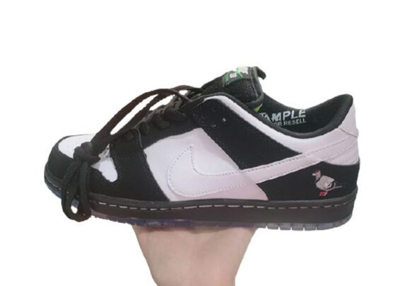 נעליי נייק-NIKE SB DUNK LOW PRO QS - Black & White