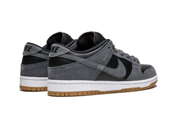 ⁦נעליי נייק-NIKE SB DUNK LOW PRO QS - Gray & Black⁩ – תמונה ⁦3⁩