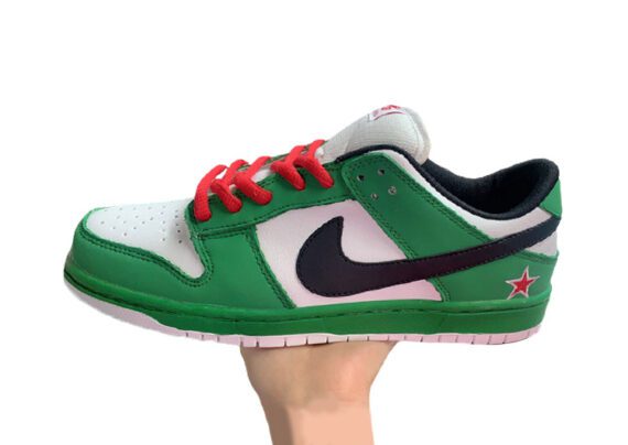 נעליי נייק-NIKE SB DUNK LOW PRO QS - Green - Black & White