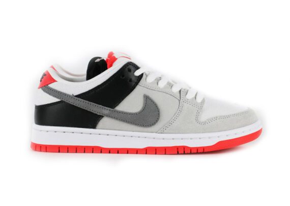 ⁦נעליי נייק-NIKE SB DUNK LOW PRO QS - Grey Nurse & Black⁩ – תמונה ⁦2⁩