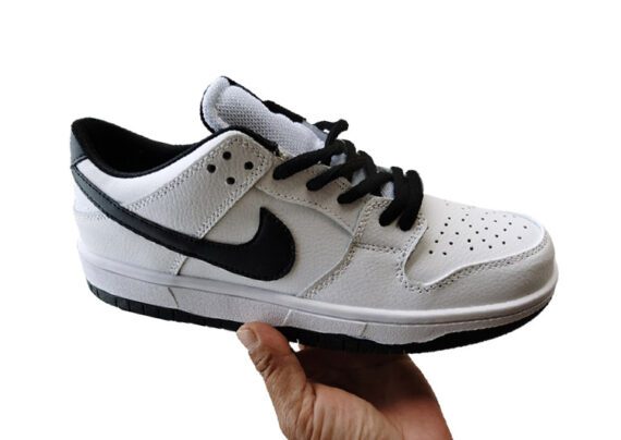 נעליי נייק-NIKE SB DUNK LOW PRO QS - White & Black