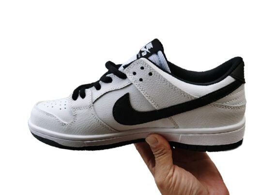 ⁦נעליי נייק-NIKE SB DUNK LOW PRO QS - White & Black⁩ – תמונה ⁦3⁩