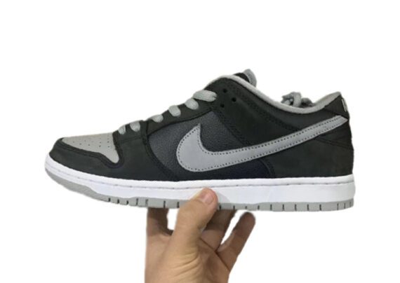 ⁦נעליי נייק-NIKE SB DUNK LOW PRO QS - Woodsmoke & Grey Chateau⁩ – תמונה ⁦2⁩