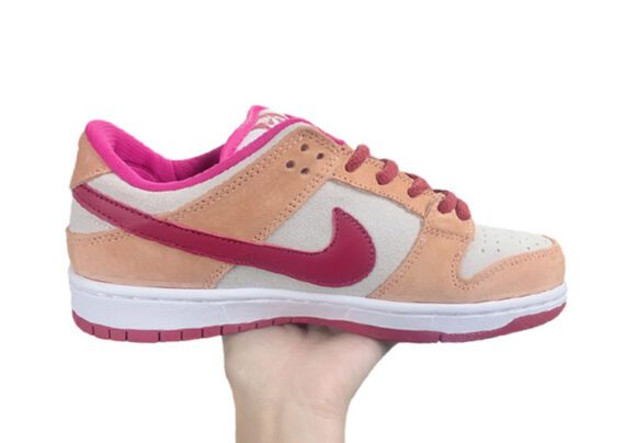 נעליי נייק-NIKE SB DUNK LOW PRO QS - Cranberry - Pink & White