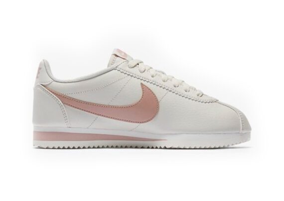 ⁦נעלי נייק-Nike Classic Cortez - Gold_Particle_Pink_Summit_White⁩ – תמונה ⁦2⁩