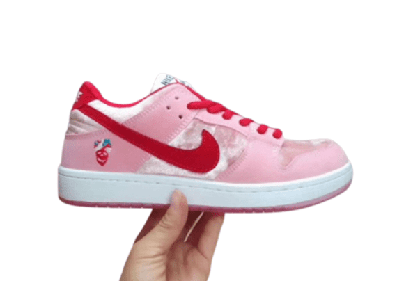 נעלי נייק-Nike Air Force 1 Low Can Can Carmine Logo