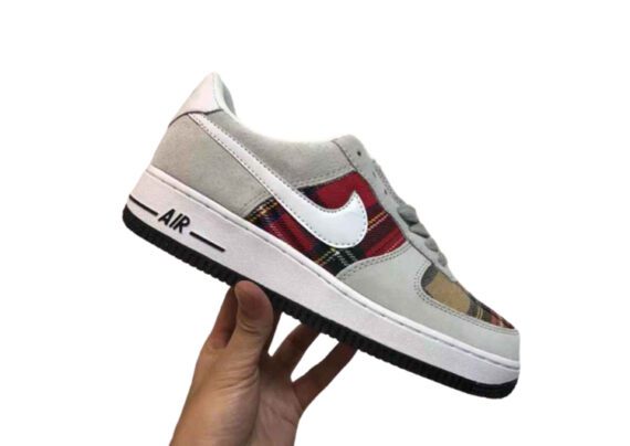 ⁦נעלי נייק -Nike Air Force 1 Low Foggy Grey-Falu Red⁩ – תמונה ⁦3⁩