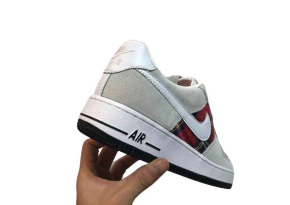 ⁦נעלי נייק -Nike Air Force 1 Low Foggy Grey-Falu Red⁩ – תמונה ⁦7⁩