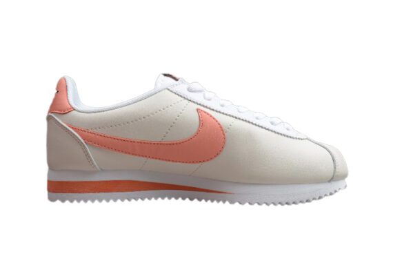 ⁦נעלי נייק-Nike Classic Cortez -Platinum_Tint_Bright_Crimson⁩ – תמונה ⁦2⁩