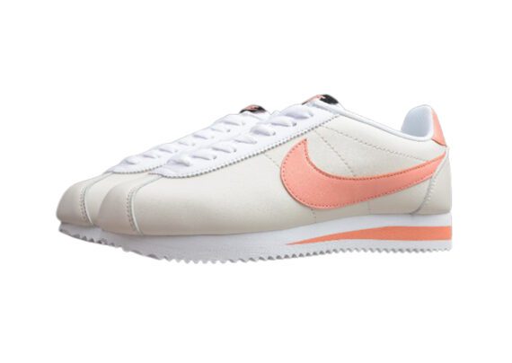 ⁦נעלי נייק-Nike Classic Cortez -Platinum_Tint_Bright_Crimson⁩ – תמונה ⁦3⁩