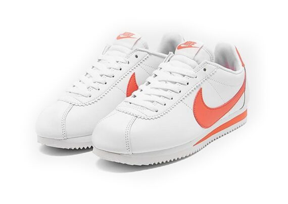 ⁦נעלי נייק-Nike Classic Cortez - White_Magic_Ember⁩ – תמונה ⁦2⁩