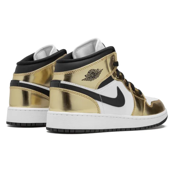 ⁦נייק ג'ורדן-Nike Air jordan 1 Mid - SE GS Metallic Gold⁩ – תמונה ⁦2⁩