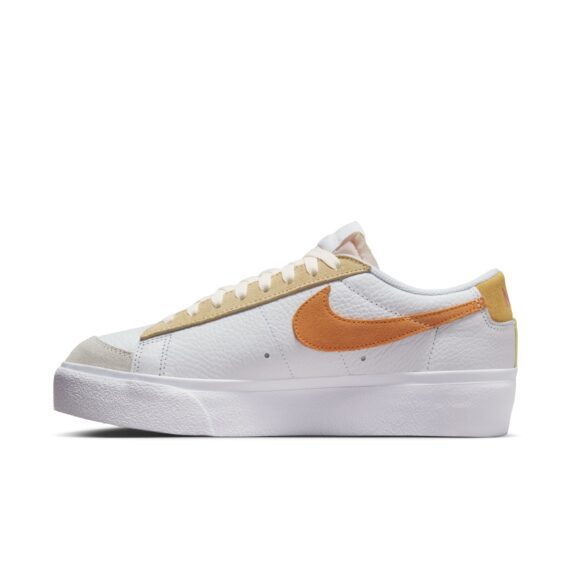 ⁦נייק בלייזר-NIKE BLAZER LOW '77 VINTAGE WHITE ORANGE⁩ – תמונה ⁦5⁩