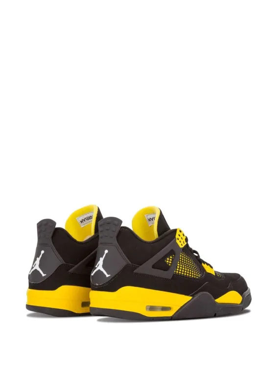 ⁦NIKE Air Jordan 4 Retro "Thunder" sneakers⁩ – תמונה ⁦3⁩