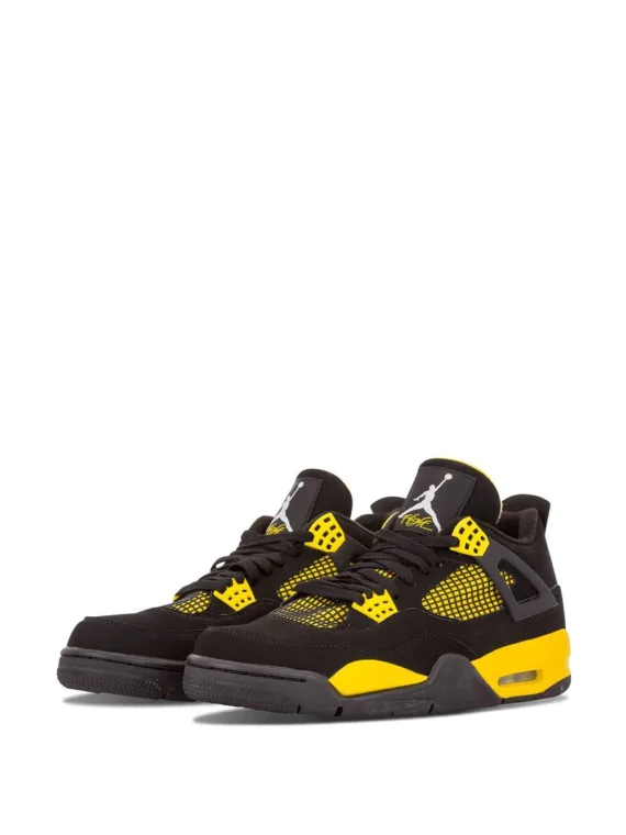 ⁦NIKE Air Jordan 4 Retro "Thunder" sneakers⁩ – תמונה ⁦4⁩