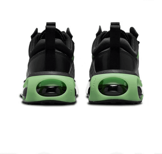 ⁦Nike Kids Boy's Air Max 2021 (GS) (Big Kid) Black/Chrome/Green Strike/Iron Grey 4.5 Big Kid M⁩ – תמונה ⁦2⁩