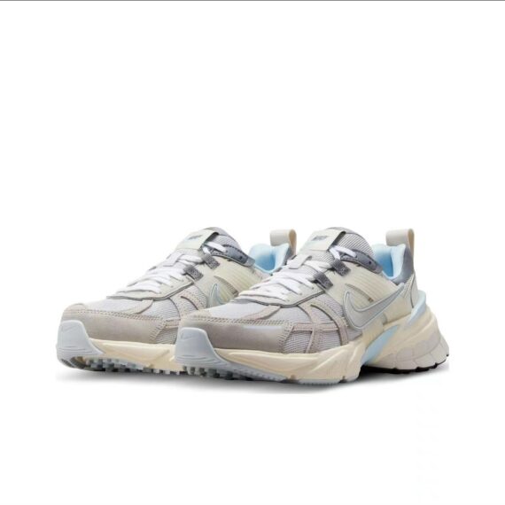 ⁦נעלי נייק סניקרס Nike V2K Run Gray Cream Paste⁩ – תמונה ⁦3⁩