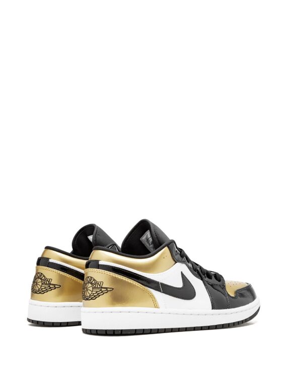 ⁦נייק ג'ורדן -NIKE AIR JORDAN 1 LOW - Gold Toe⁩ – תמונה ⁦3⁩