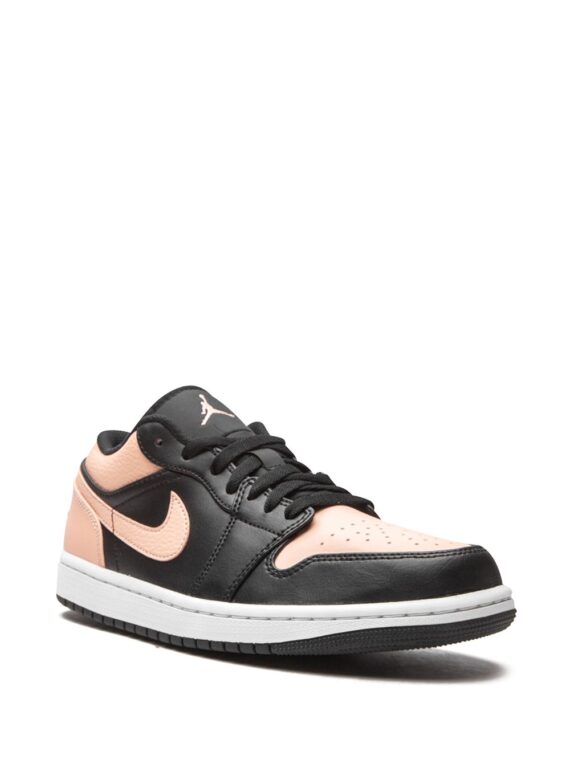 ⁦נייק ג'ורדן -NIKE AIR JORDAN 1 LOW - Crimson Tint⁩ – תמונה ⁦2⁩