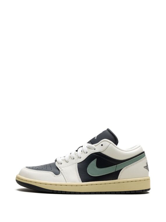 ⁦נייק ג'ורדן -NIKE AIR JORDAN 1 LOW - Jade Smoke⁩ – תמונה ⁦5⁩