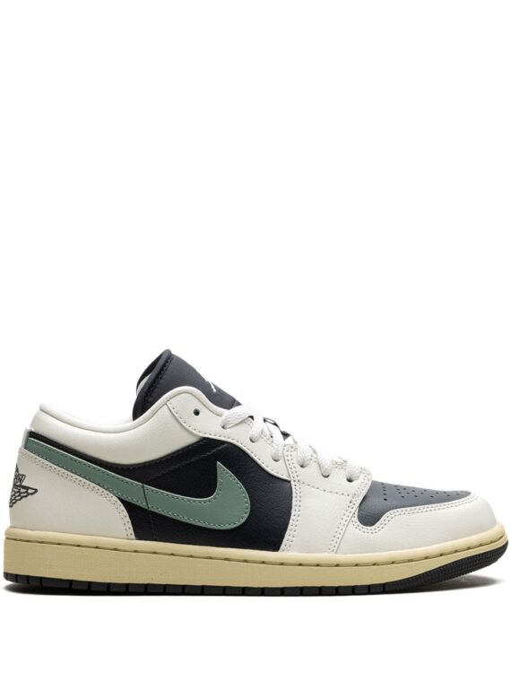 נייק ג'ורדן -NIKE AIR JORDAN 1 LOW - Jade Smoke